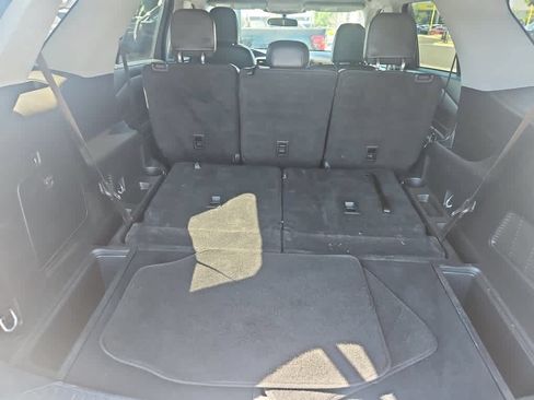 Used 2023 Ford Explorer XLT w/ Equipment Group 202A RWD image 9