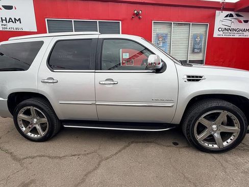 Used 2012 Cadillac Escalade Luxury AWD/4WD image 5