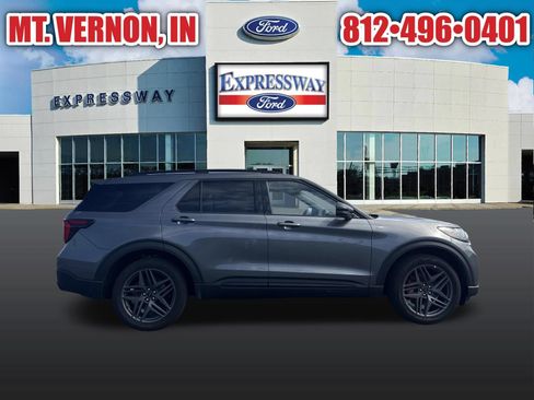 Used 2025 Ford Explorer ST-Line w/ ST-Line Street Pack AWD/4WD image 13