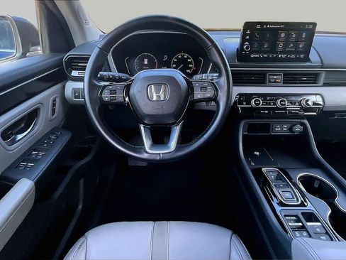 Certified 2025 Honda Pilot Touring image 6