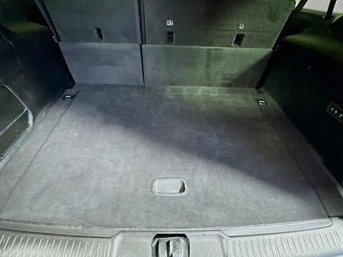 Used 2023 Jeep Wagoneer L Series III w/ Preferred Equipment Group image 27