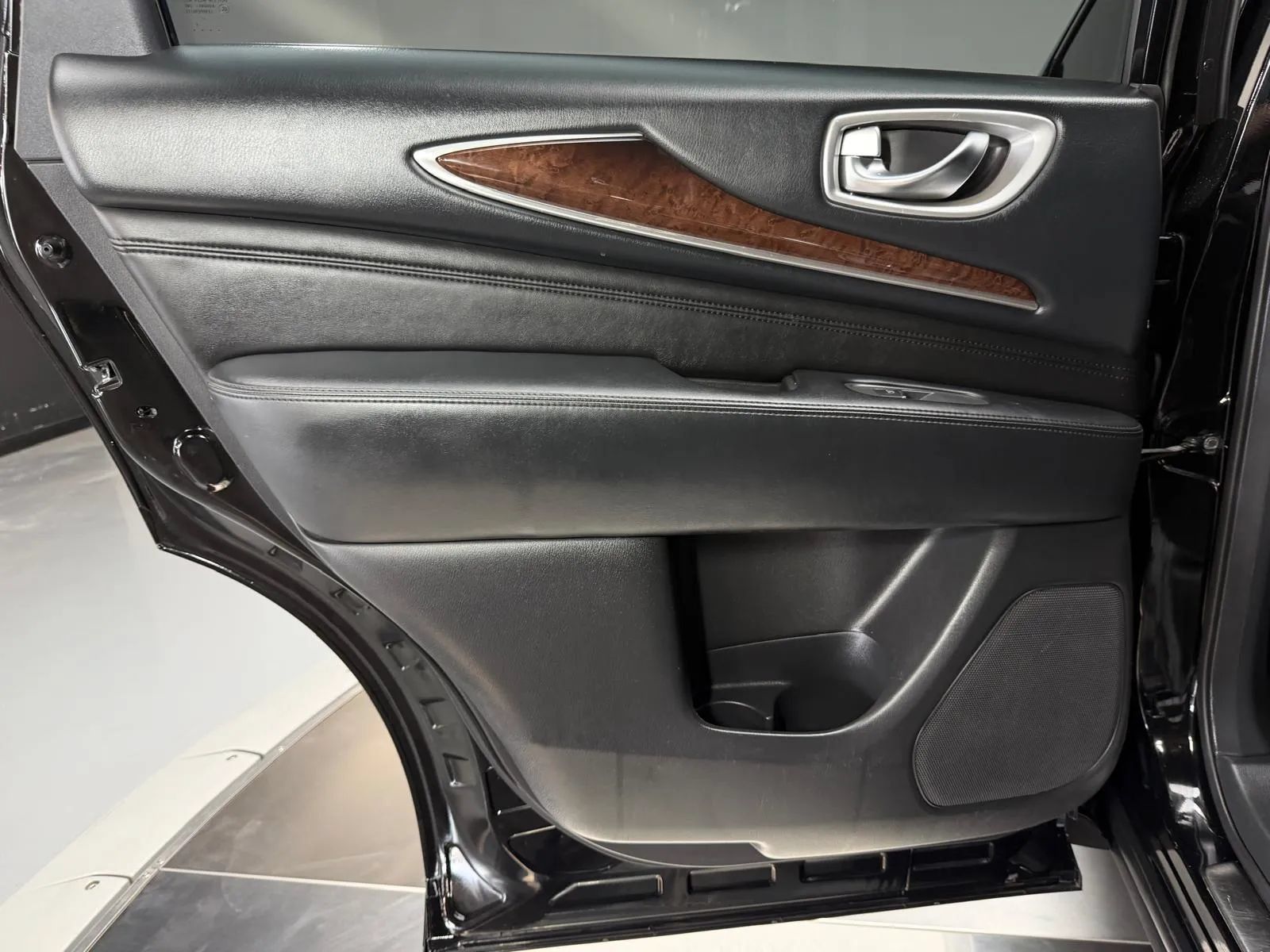 Used 2013 INFINITI JX35 FWD w/ Premium Pkg image 19