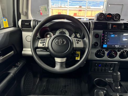 Used 2014 Toyota FJ Cruiser 4WD w/ Convenience Package image 28