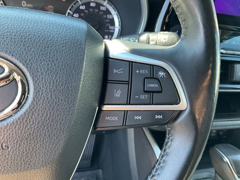 Used 2023 Toyota Highlander XLE image 10