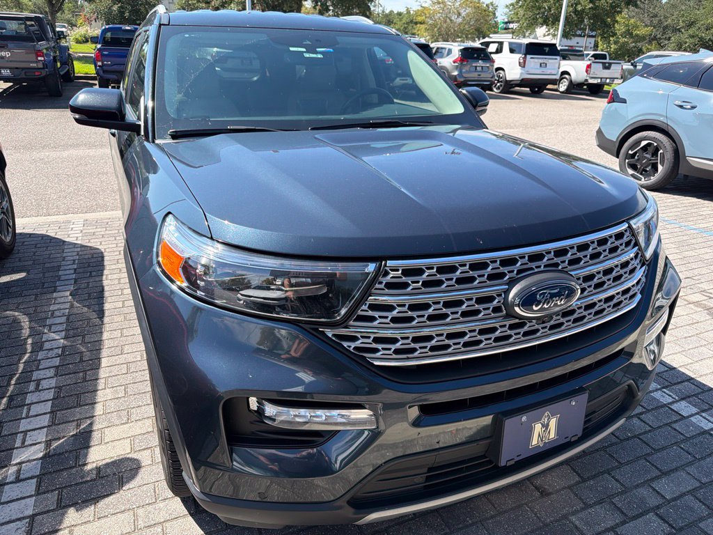 Used 2023 Ford Explorer Limited w/ Limited Technology Package RWD image 2
