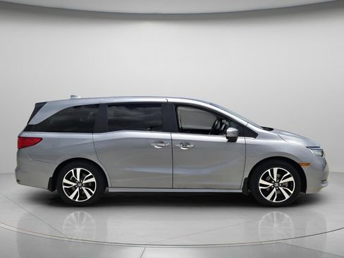 Certified 2024 Honda Odyssey Touring image 3