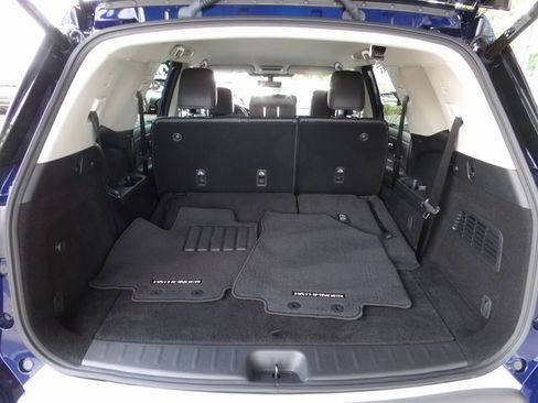 Certified 2023 Nissan Pathfinder SL w/ Black Appearance Package image 11