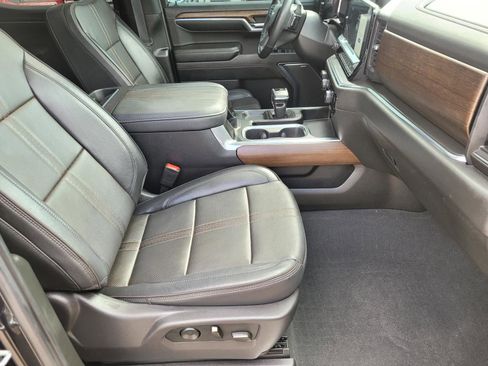 Used 2024 Chevrolet Silverado 1500 High Country w/ High Country Premium Package AWD/4WD image 11