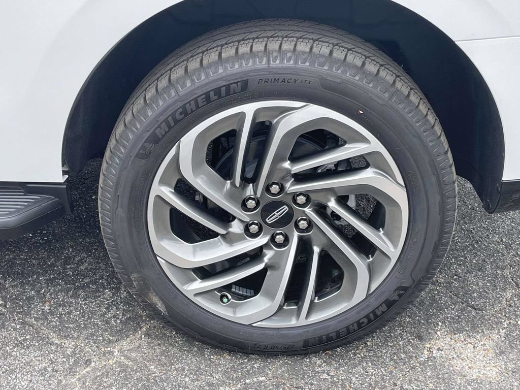 New 2026 Lincoln Navigator Premiere AWD/4WD image 9