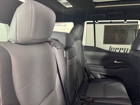 Used 2024 Lexus GX 550 w/ Accessory Package (Z1) AWD/4WD image 34