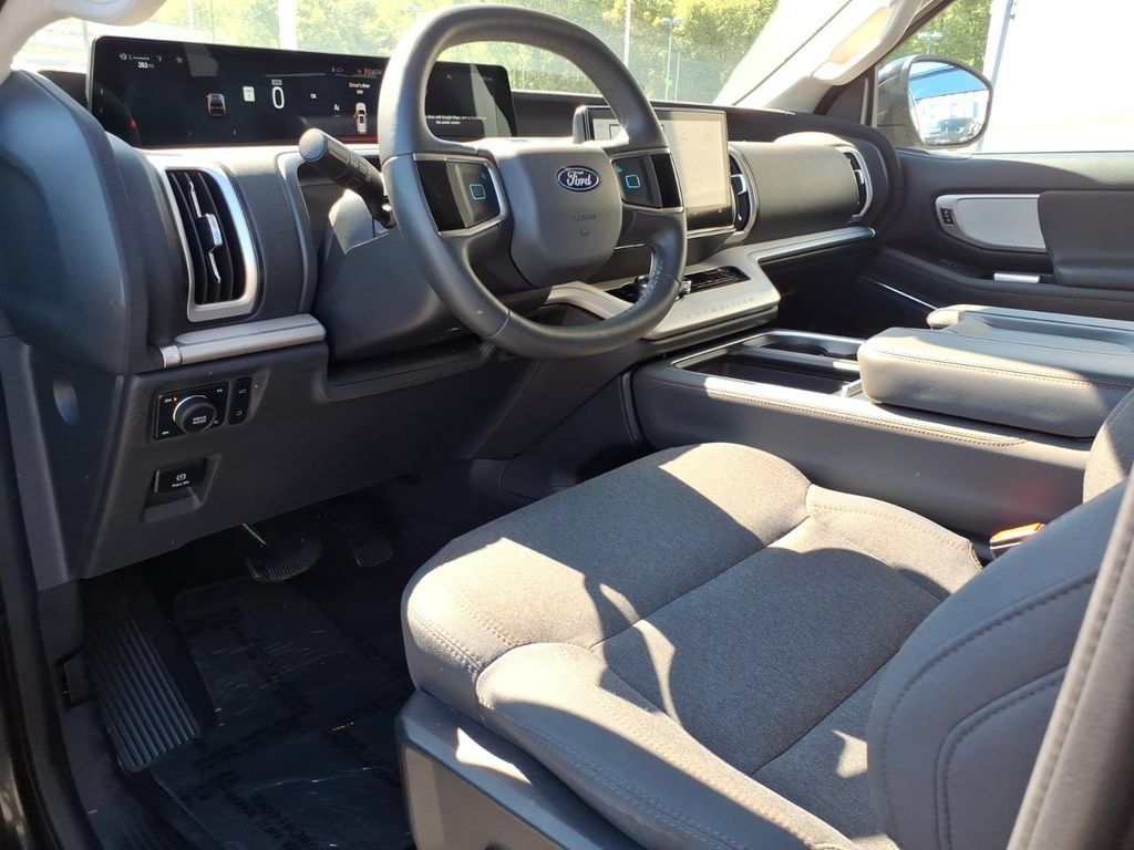Certified 2025 Ford Expedition Active AWD/4WD image 13