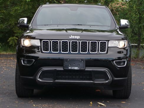 Used 2018 Jeep Grand Cherokee Limited AWD/4WD image 2