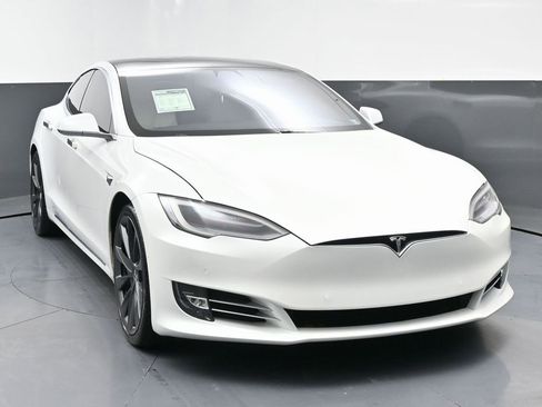 Used 2020 Tesla Model S Long Range Plus image 3