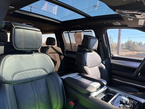 Used 2023 Jeep Grand Wagoneer Series III w/ Rear-Seat Entertainment Group image 20