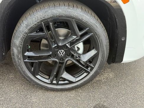 New 2026 Volkswagen Tiguan SE R-Line image 7