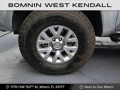 Used 2019 Toyota Tacoma SR5 w/ SR5 Appearance Package (SM) image 9