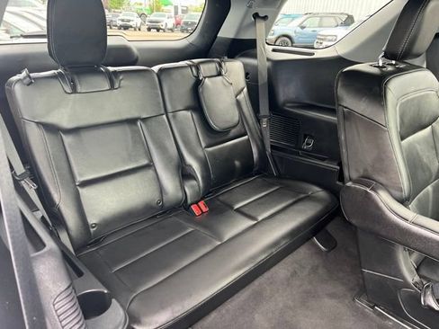 Used 2022 Ford Explorer Limited w/ Equipment Group 301A AWD/4WD image 14