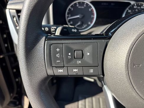 Used 2023 Nissan Rogue SV AWD/4WD image 18