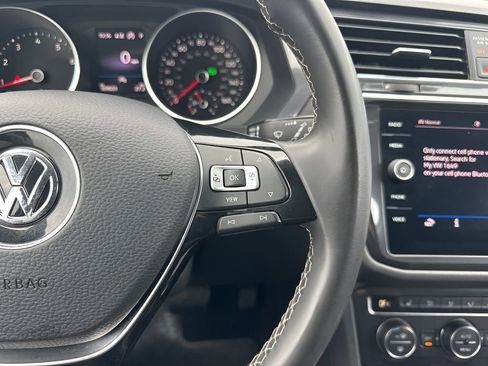 Used 2021 Volkswagen Tiguan SE image 15