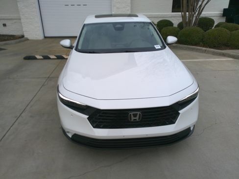 Used 2023 Honda Accord EX-L image 3