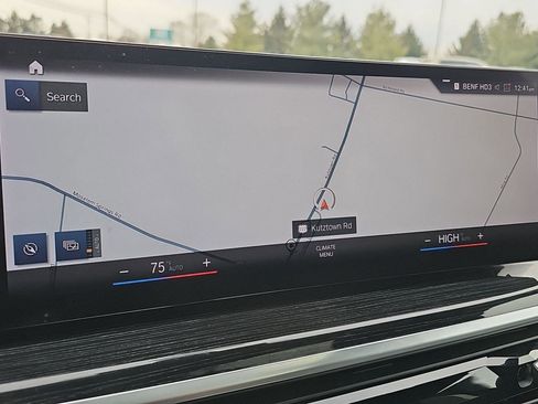 Used 2023 BMW X7 M60i w/ Executive Package image 8