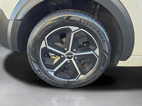 Used 2023 Kia Niro EX image 31