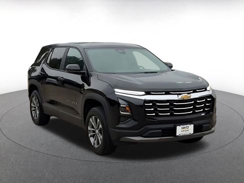 Used 2025 Chevrolet Equinox LT image 3