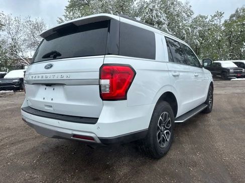 Used 2023 Ford Expedition XLT AWD/4WD image 5