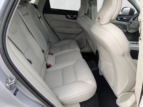 Used 2023 Volvo XC60 T8 Ultimate image 17