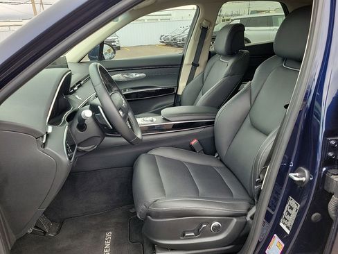 Used 2025 Genesis GV70 2.5T image 10