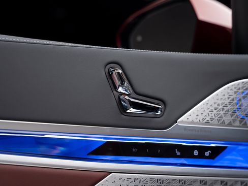 Used 2023 BMW i7 xDrive60 w/ Parking Assistance Package image 52