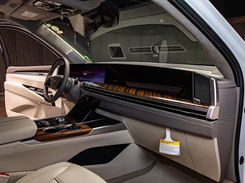 Used 2026 Cadillac Escalade Platinum Sport w/ LPO, ONYX Package image 16