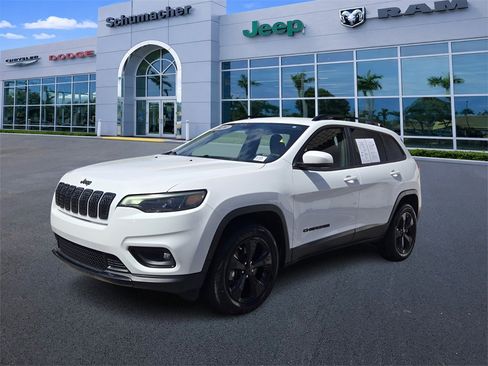 Used 2020 Jeep Cherokee Latitude Plus image 3