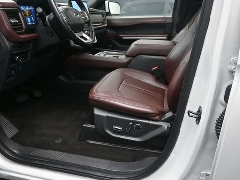 Used 2023 Ford Expedition Limited RWD image 15
