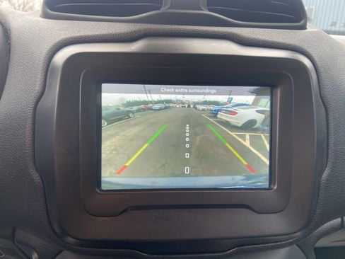 Used 2020 Jeep Renegade Latitude w/ Cold Weather Group image 25