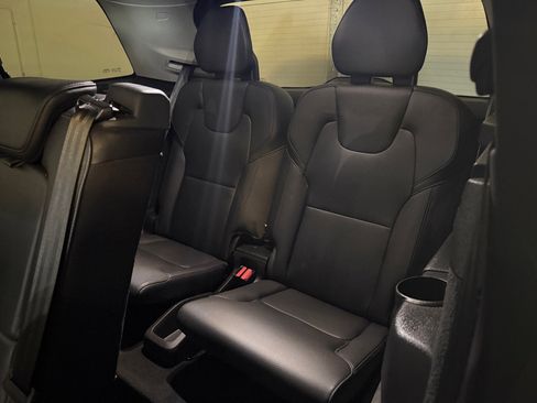 Used 2017 Volvo XC90 T6 Momentum w/ Vision Package image 12