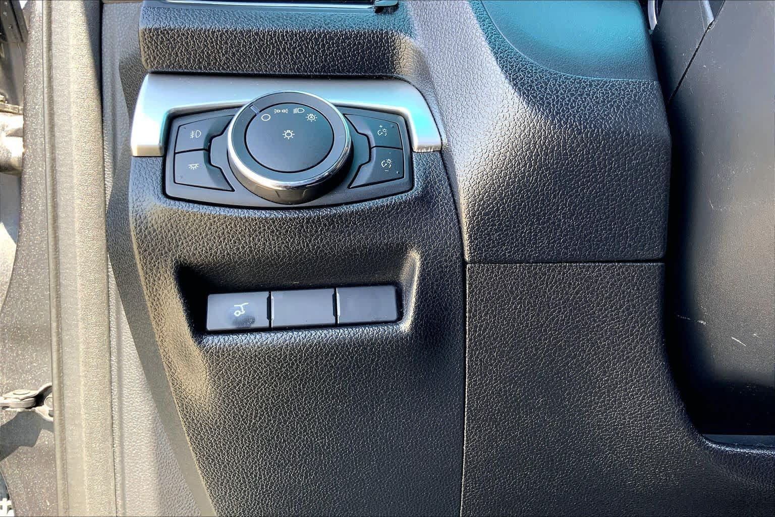 Used 2016 Ford Explorer XLT w/ Equipment Group 202A FWD image 33