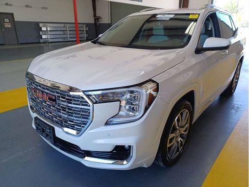 Used 2024 GMC Terrain Denali w/ Denali Premium Package AWD/4WD image 1