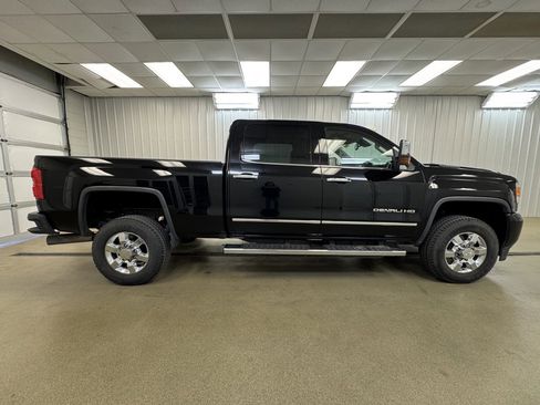 Used 2017 GMC Sierra 3500 Denali w/ Duramax Plus Package image 5