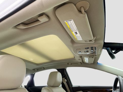 Used 2013 Cadillac XTS Luxury image 17