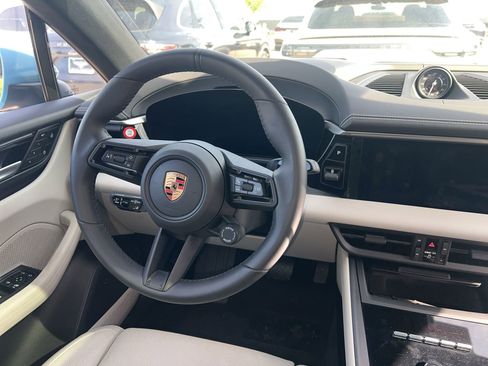 Used 2025 Porsche Macan Electric w/ Premium Package image 19