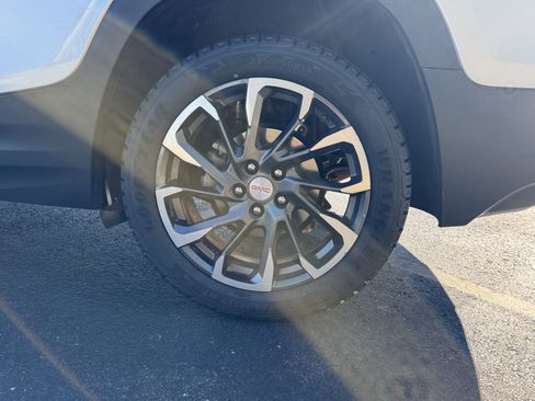 Used 2022 GMC Terrain SLT w/ Infotainment Package II image 5