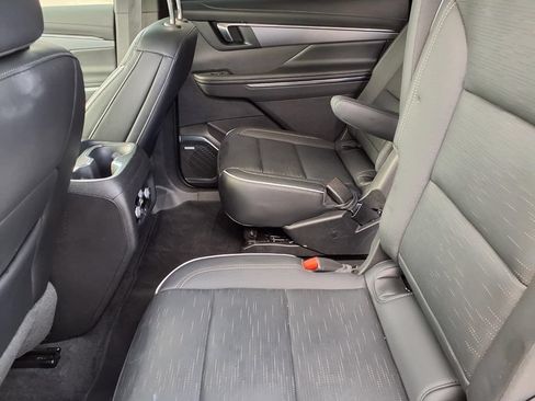 Used 2025 Buick Enclave Sport Touring w/ Power Package FWD image 11