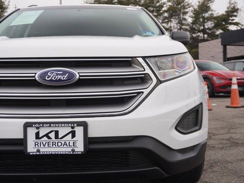Used 2018 Ford Edge SE image 11