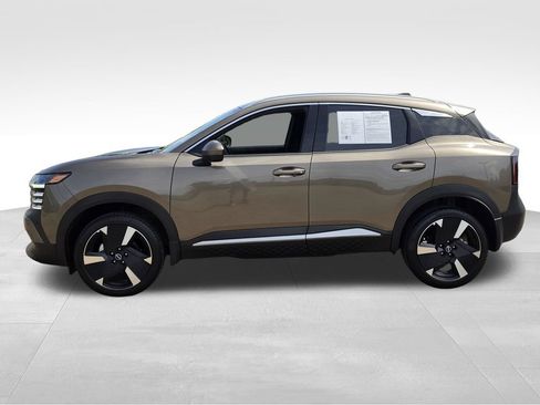 Used 2025 Nissan Kicks SR FWD image 3