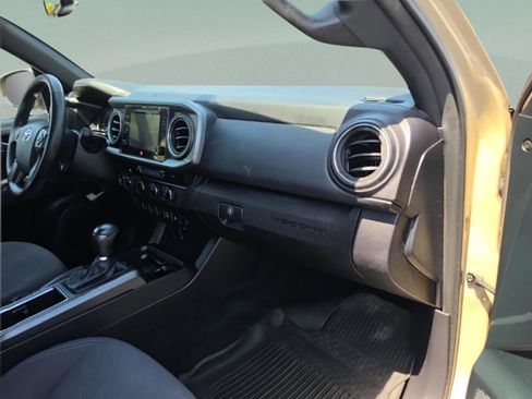 Used 2016 Toyota Tacoma TRD Sport image 27