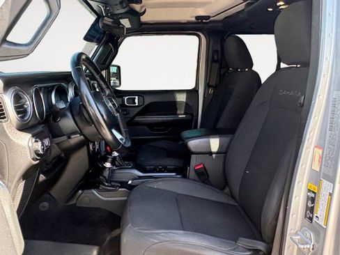 Used 2020 Jeep Wrangler Unlimited Sahara AWD/4WD image 2