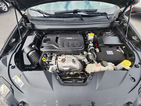 Used 2019 Jeep Cherokee Limited AWD/4WD image 23