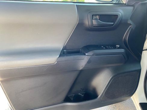Used 2018 Toyota Tacoma SR RWD image 21