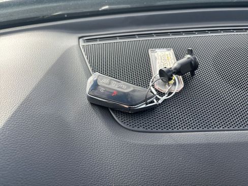 Used 2025 Volkswagen Atlas Cross Sport SE image 22